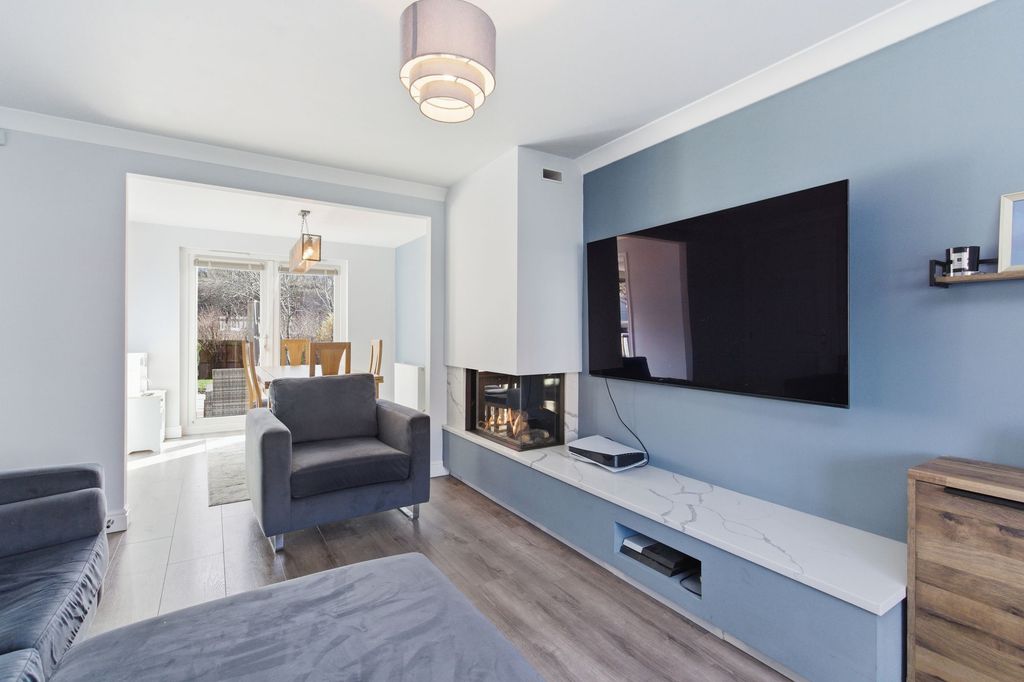 Property photo 3 of 27