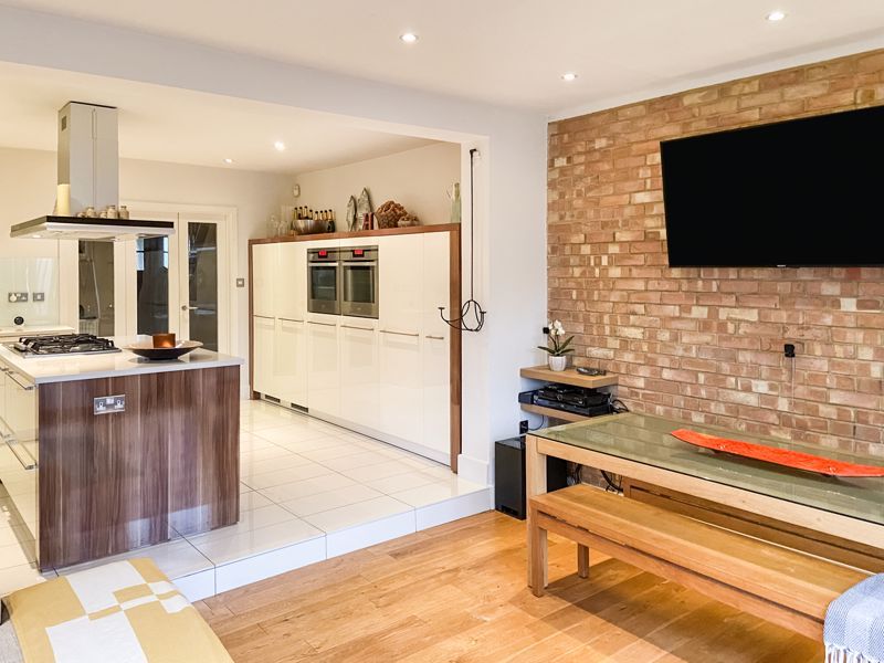 Property photo 3 of 23 Kitchen/Diner/Family Room