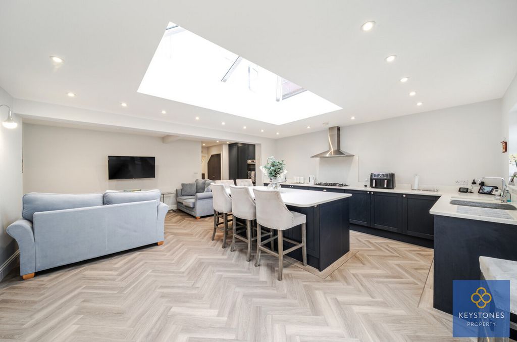 Property photo 2 of 29