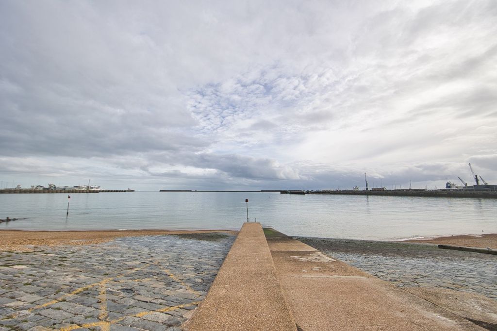 Property photo 2 of 11 Picture 2