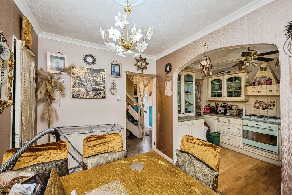 Property photo 2 of 17