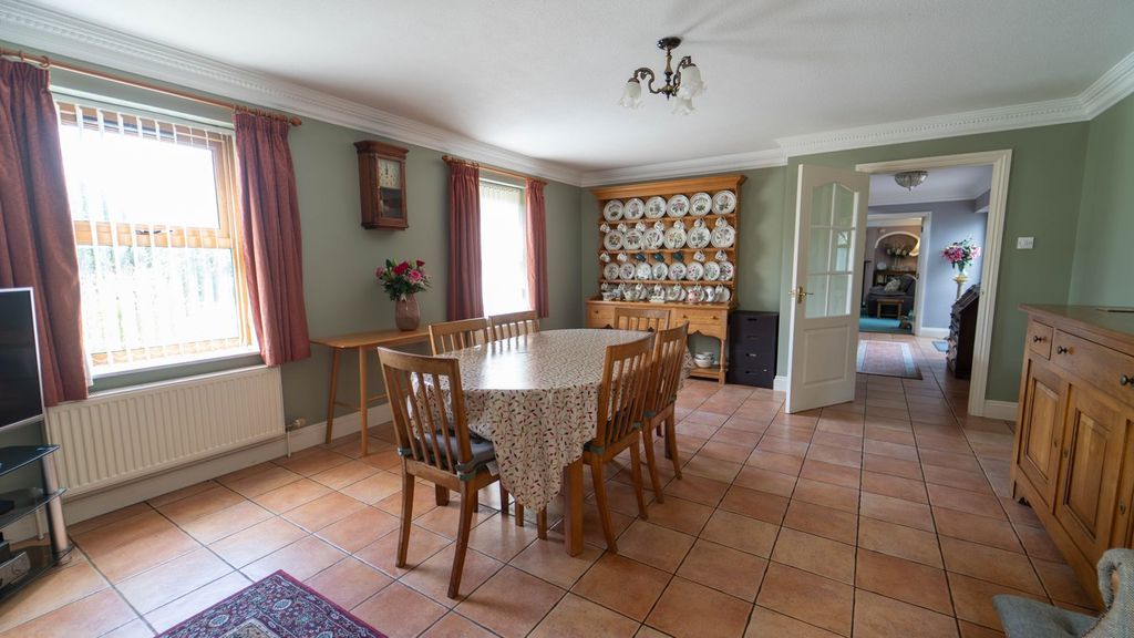 Property photo 3 of 46