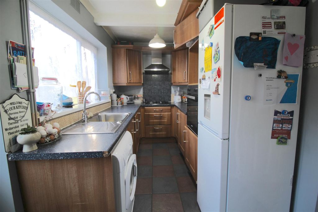 Property photo 3 of 10 Kitchen