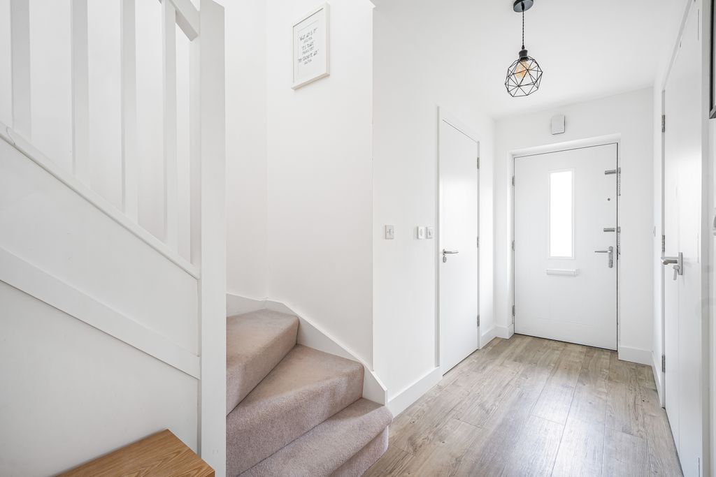 Property photo 2 of 17 969300