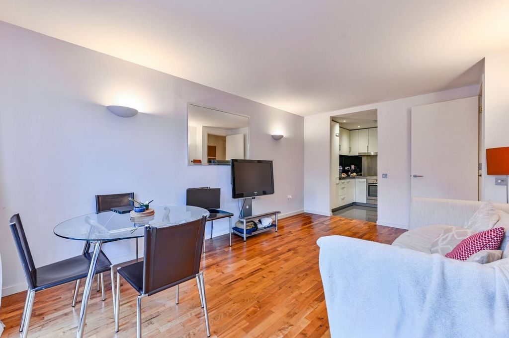 Property photo 3 of 11