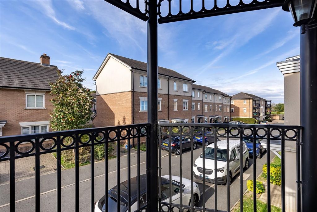 Property photo 1 of 10 63, Buckingham Road (11).Jpg