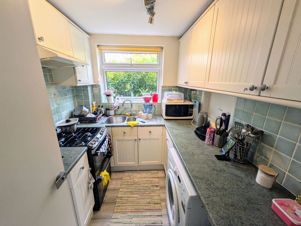 Property photo 3 of 9 Kitchen