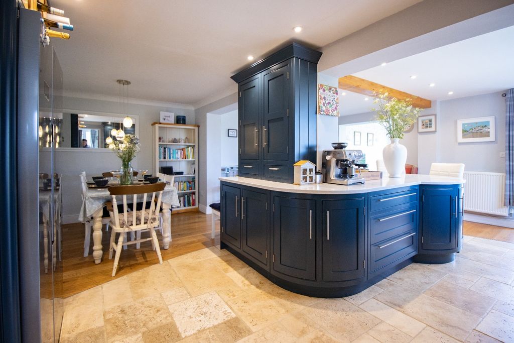 Property photo 3 of 38 4853055