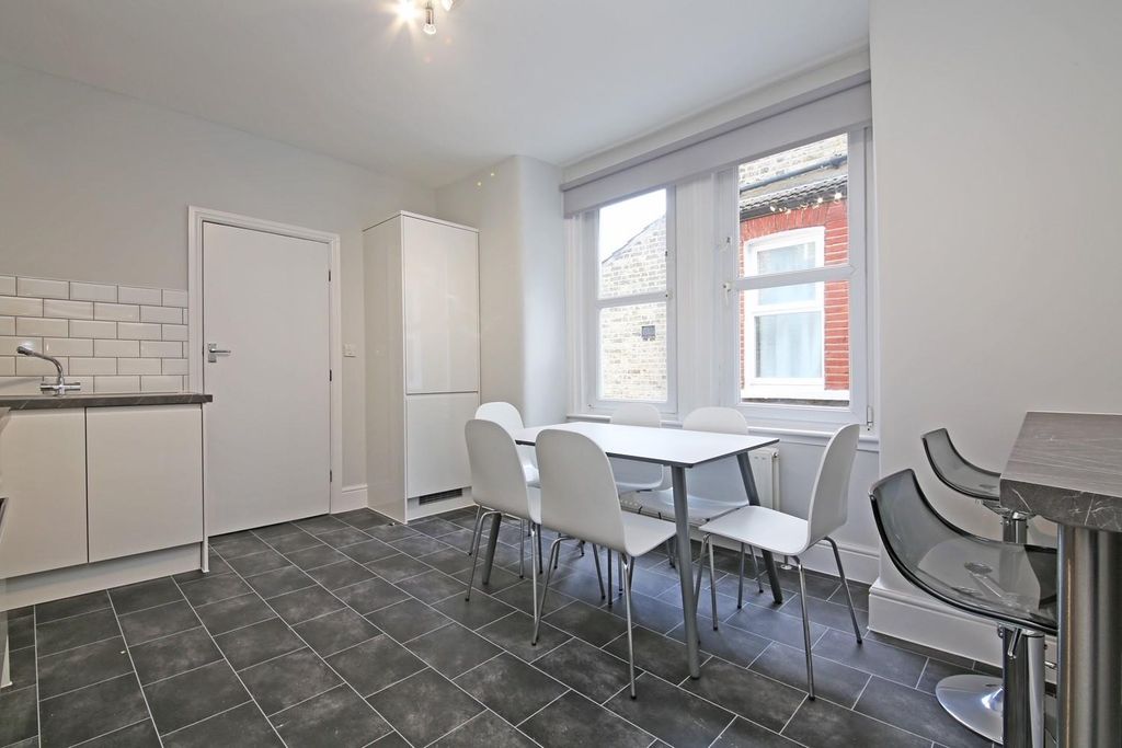 Property photo 2 of 10 Kitchen.Jpg