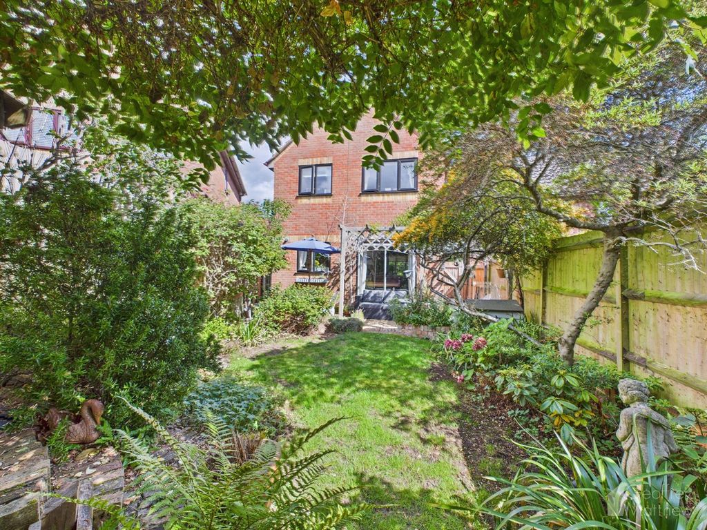 Property photo 2 of 33 Cam02365G0-Pr0350-Still054.Jpg