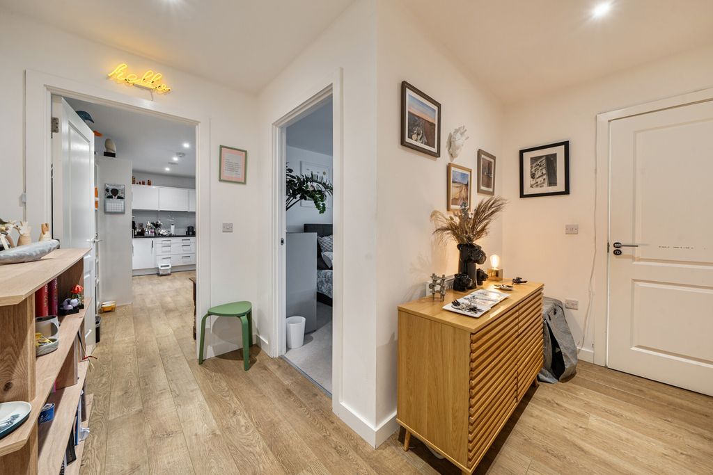 Property photo 3 of 19 1425617-18-69B2E3...