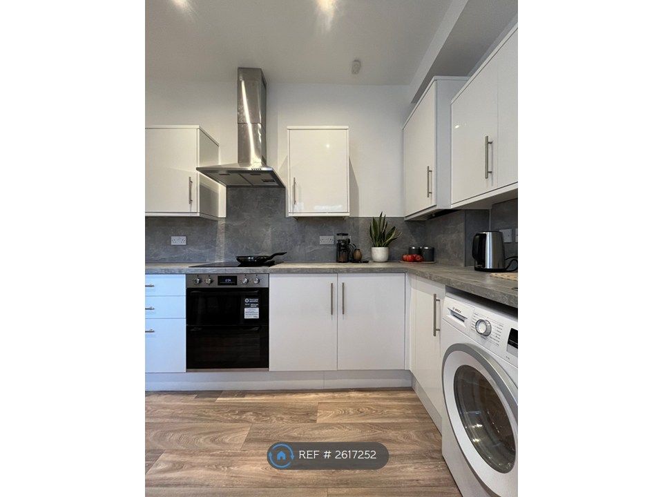 Property photo 1 of 11 Kitchen