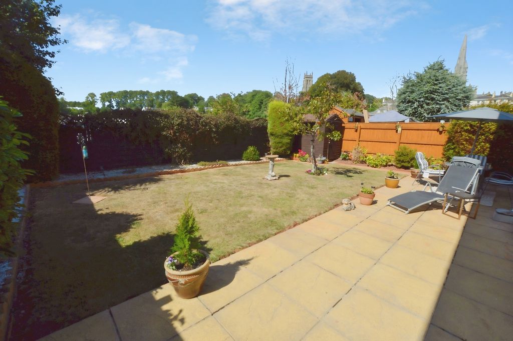 Property photo 3 of 12 Garden