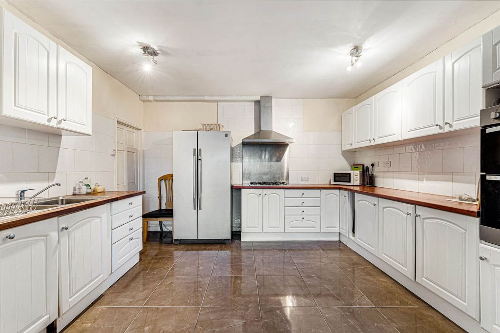 Property photo 3 of 29