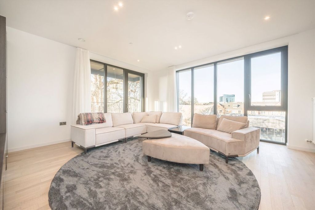 Property photo 3 of 13