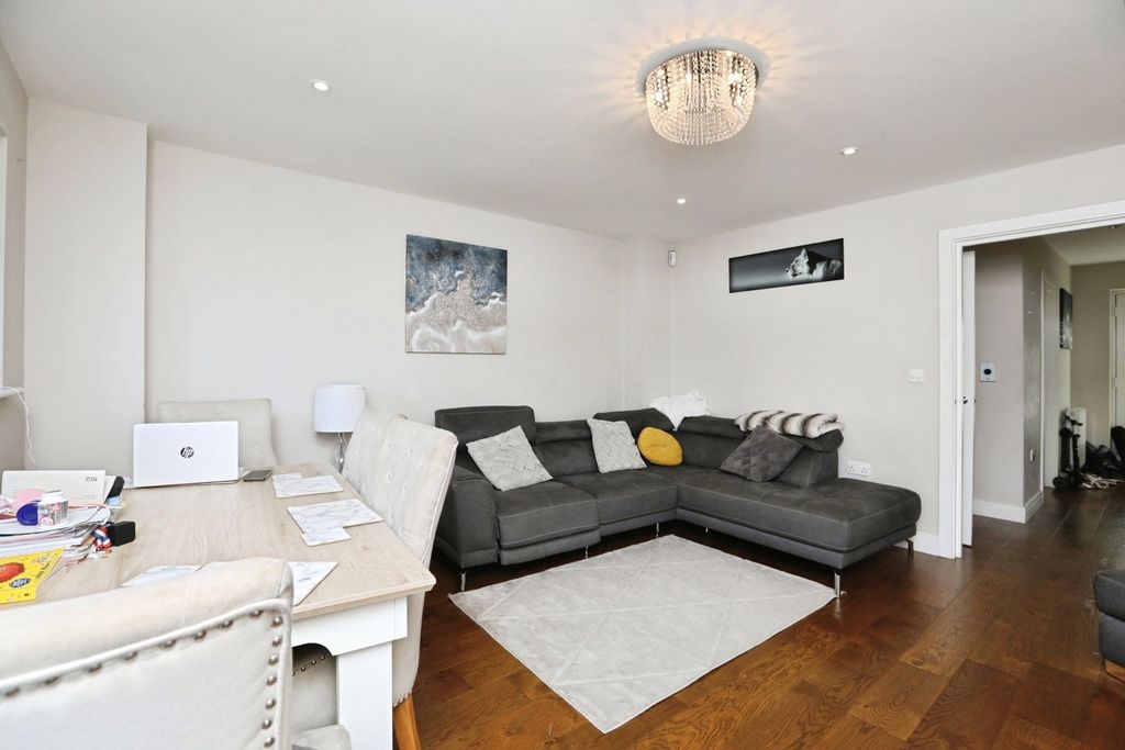 Property photo 2 of 17 Photo