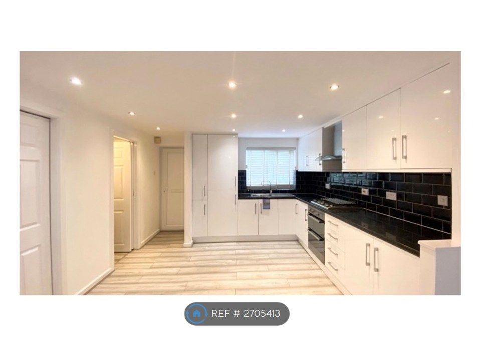 Property photo 2 of 12 Kitchen & Dining Room