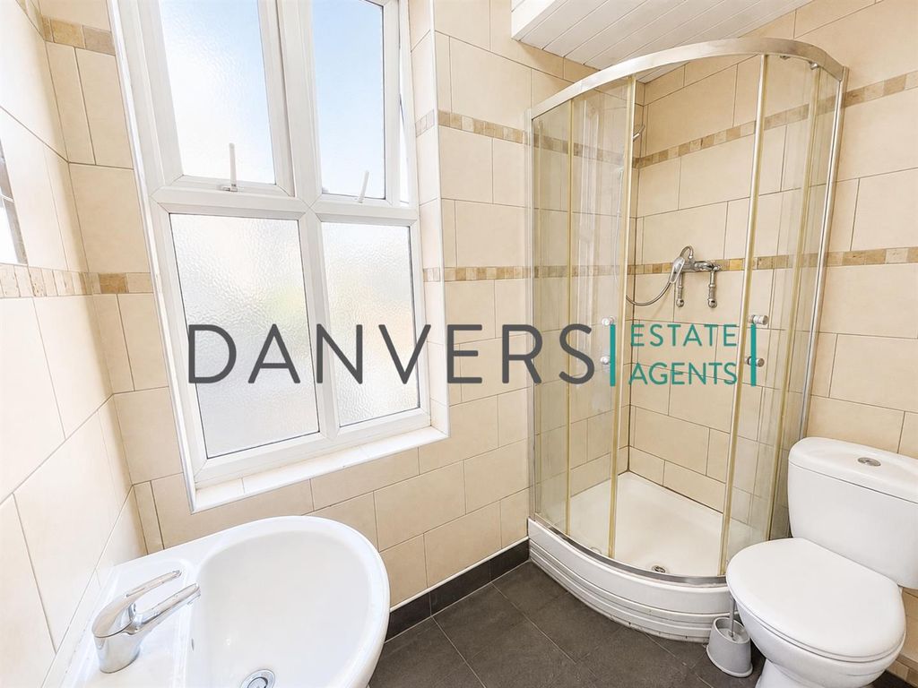 Property photo 3 of 4 Bath.Jpg