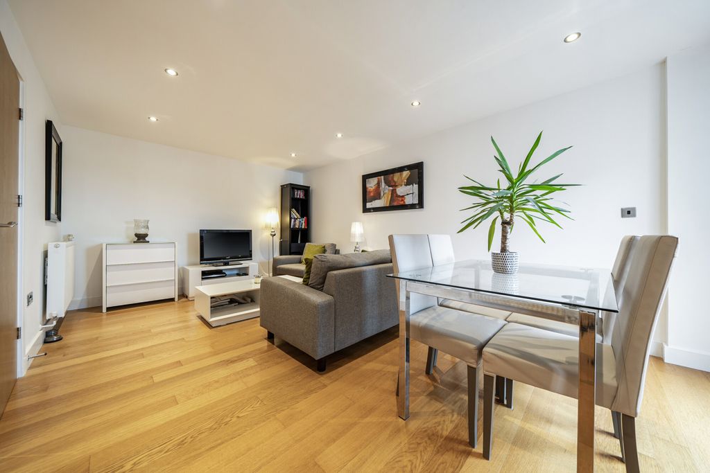 Property photo 3 of 17 1421102-11-69Aacd...