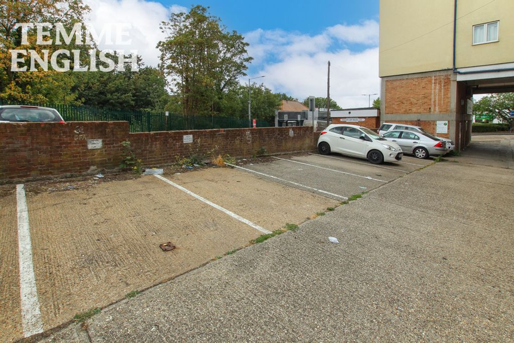 Property photo 3 of 12