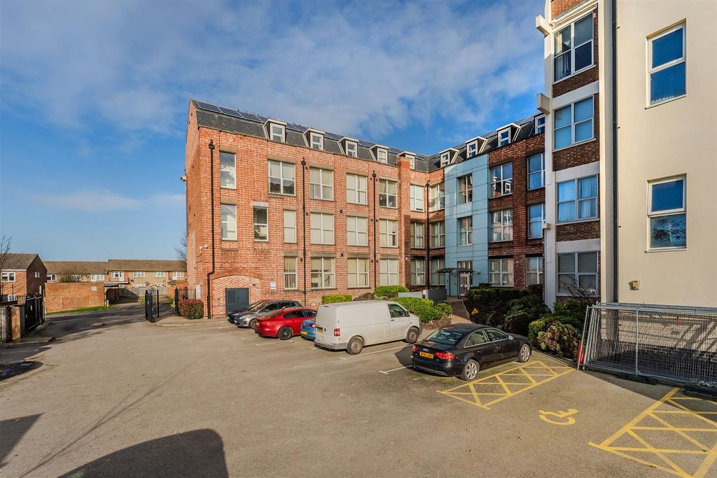 Property photo 1 of 14