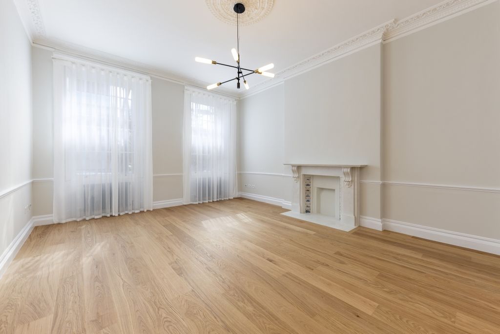 Property photo 3 of 11 Montagu Place 5 G...
