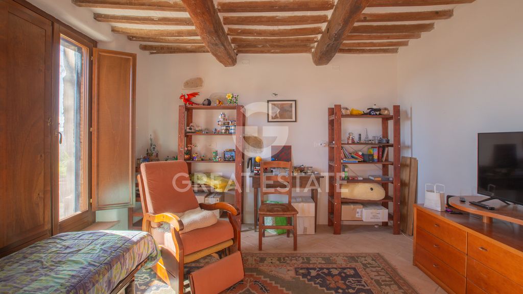 Property photo 2 of 12 Interiors