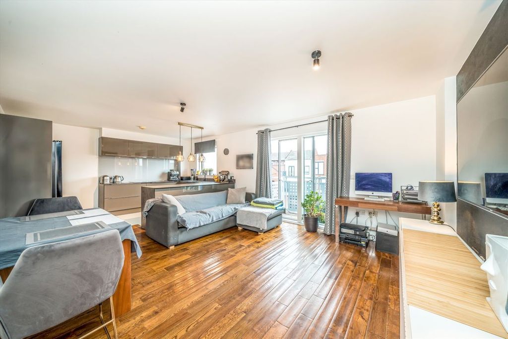 Property photo 3 of 10