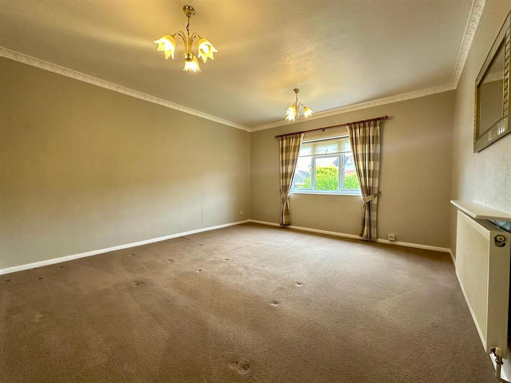 Property photo 3 of 6 Lounge