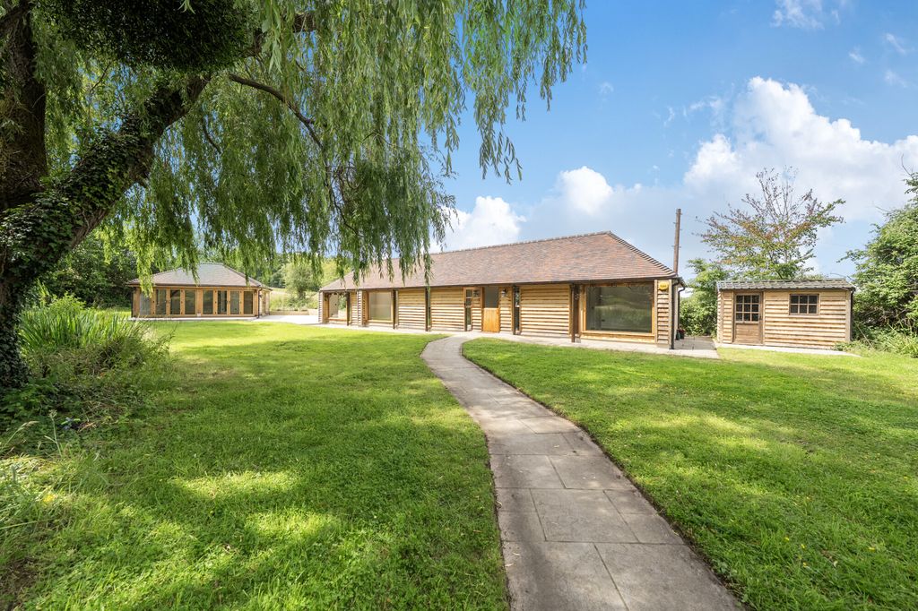 Property photo 1 of 11