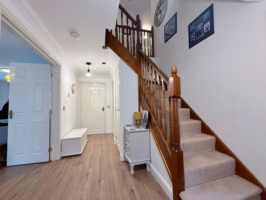 Property photo 2 of 44