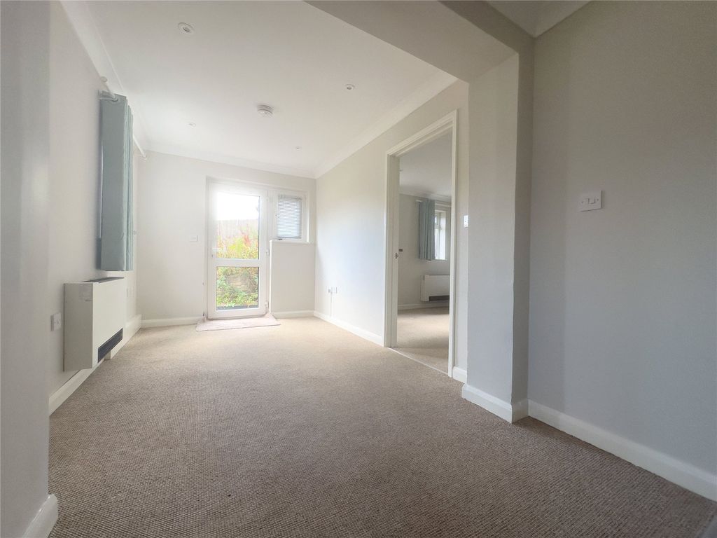 Property photo 3 of 7 Entrance Hallway
