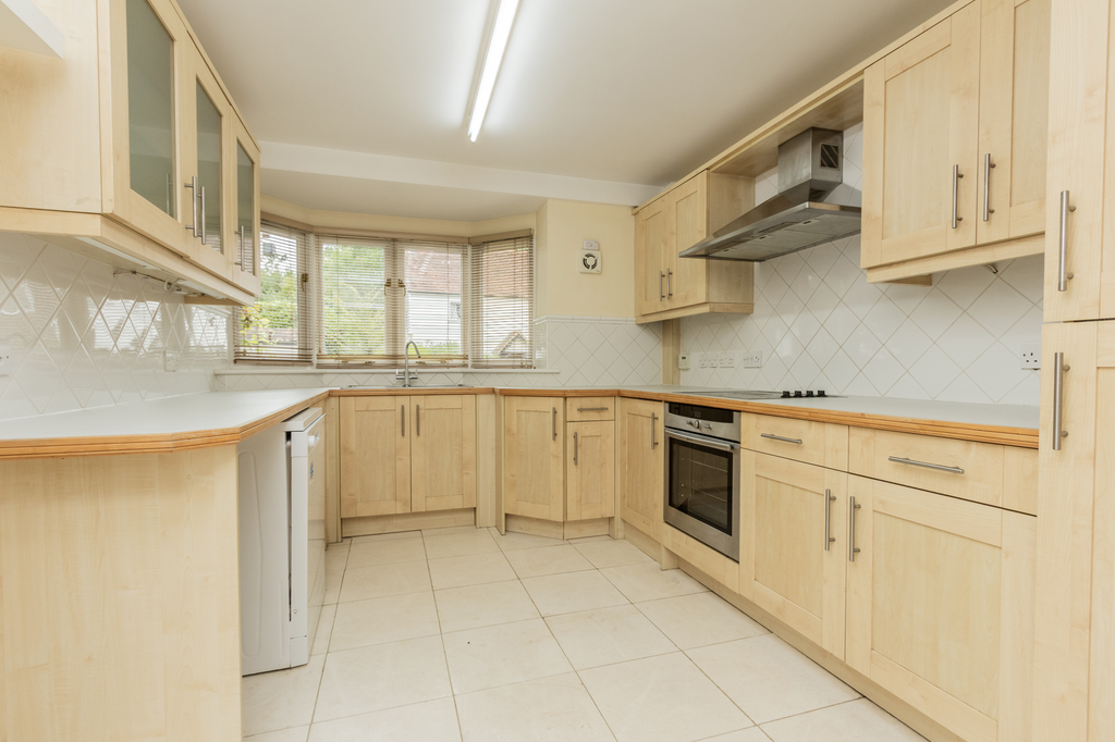 Property photo 2 of 9 Kitchen