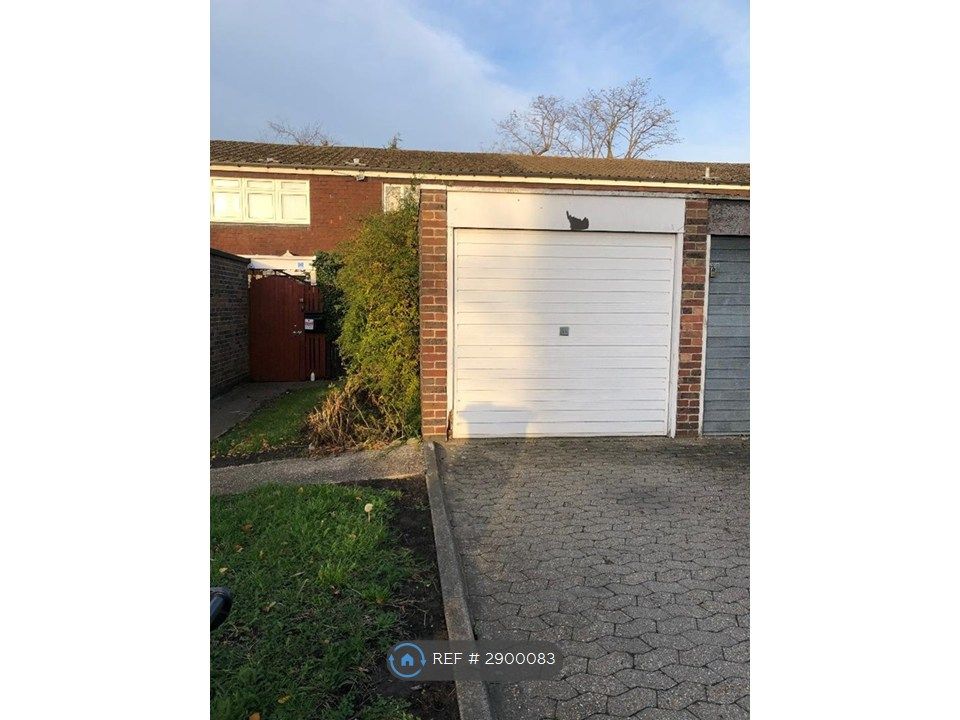 Property photo 3 of 32 Garage And Driveway