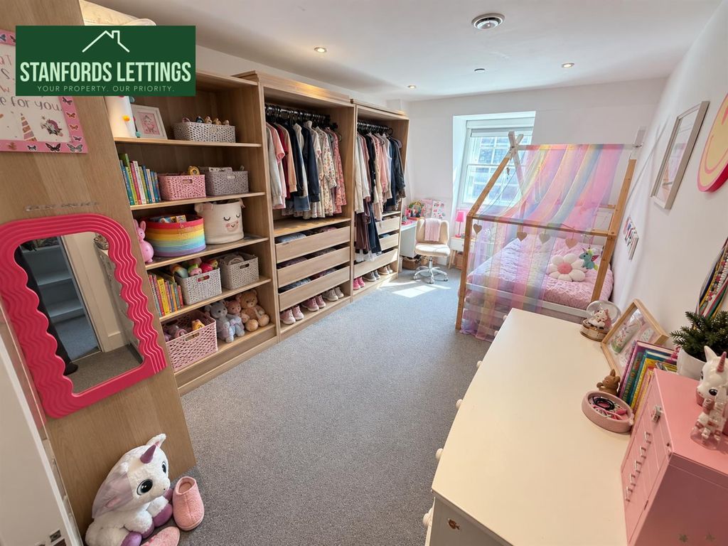 Property photo 1 of 11 Bedroom.Png