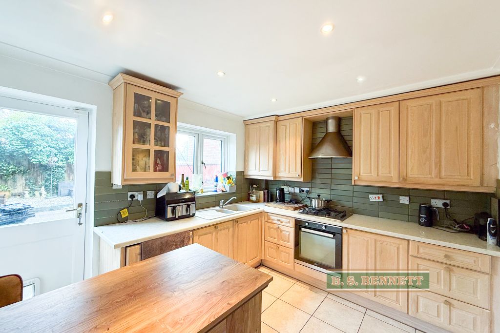 Property photo 2 of 11 Kitchen/Breakfast Room