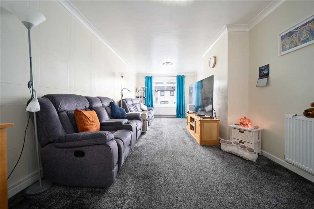 Property photo 2 of 17 Lounge