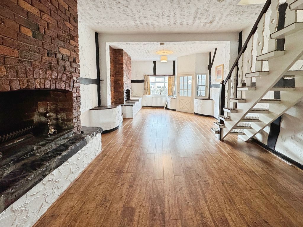 Property photo 2 of 18 Lounge