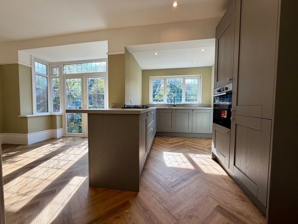 Property photo 3 of 11 Kitchen Dining Area