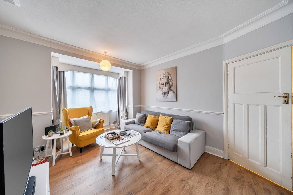 Property photo 3 of 12