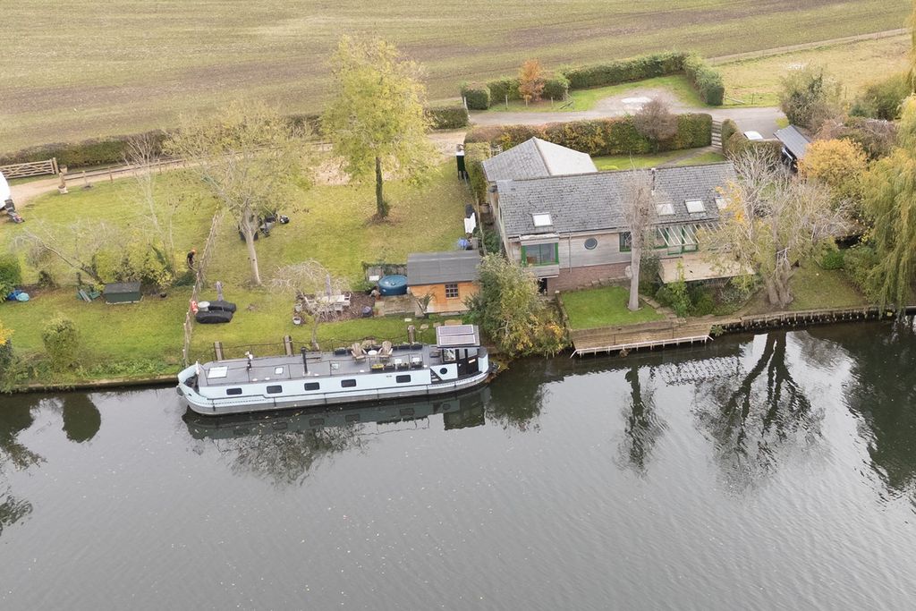 Property photo 2 of 25