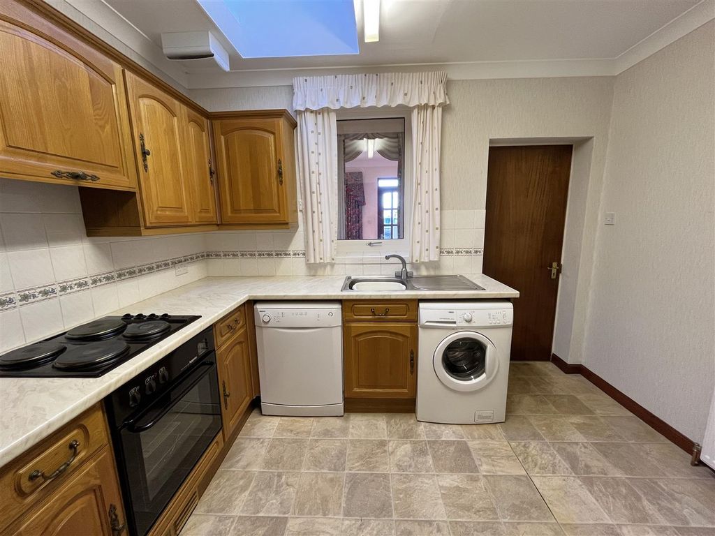 Property photo 3 of 16 Kitchen