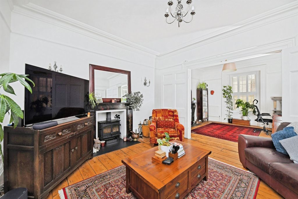 Property photo 2 of 29