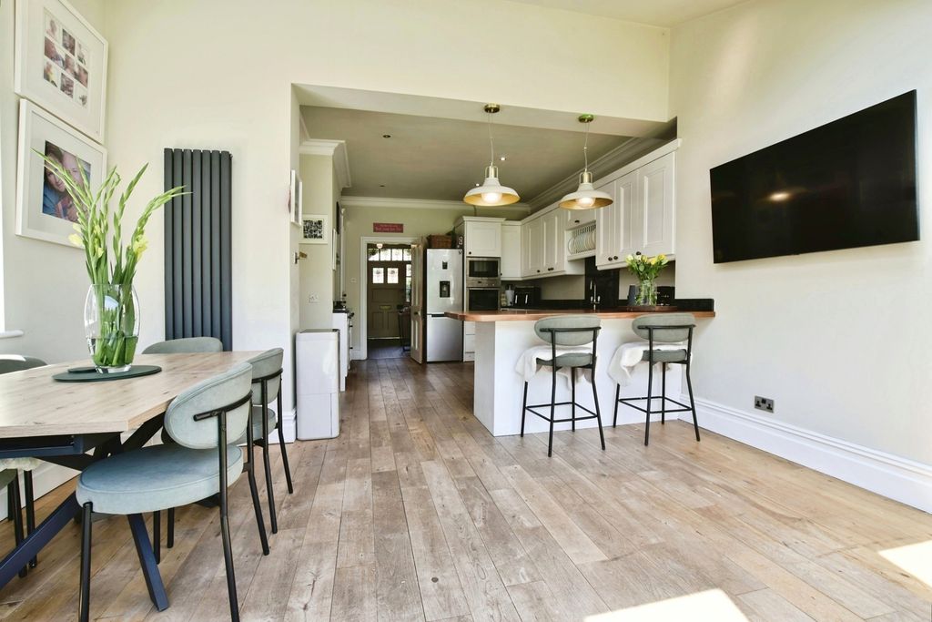 Property photo 2 of 26 Pbox-Img.Jpg