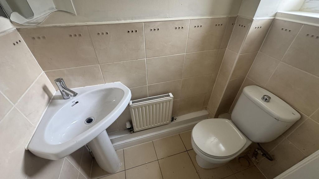 Property photo 3 of 16 WC