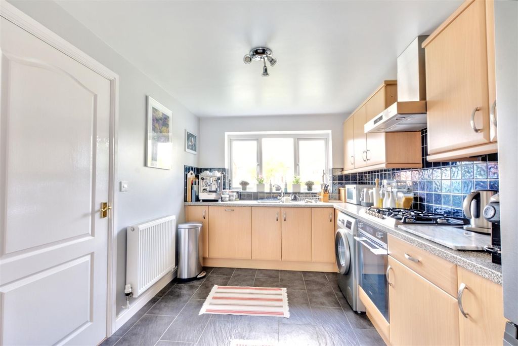 Property photo 3 of 29 Kitchen