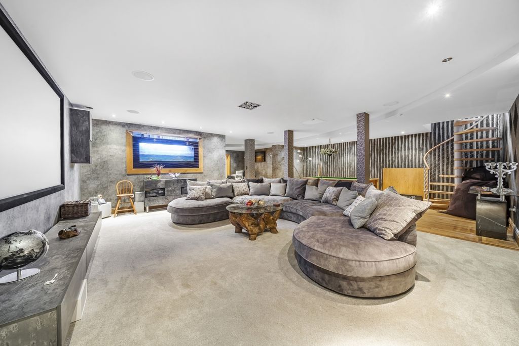 Property photo 2 of 30 8