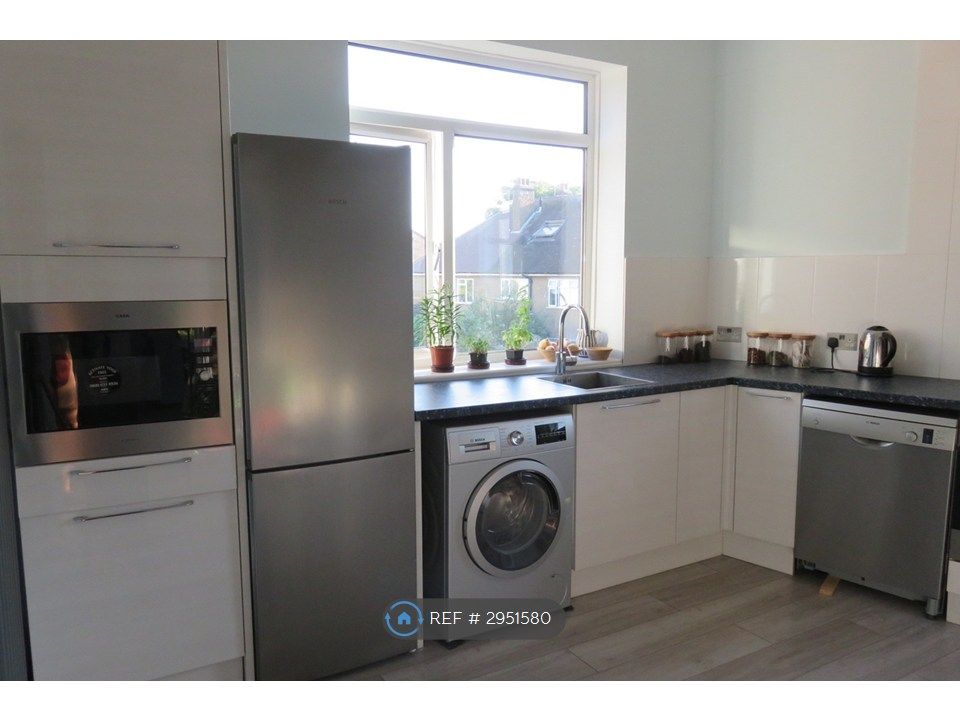 Property photo 2 of 9 Kitchen