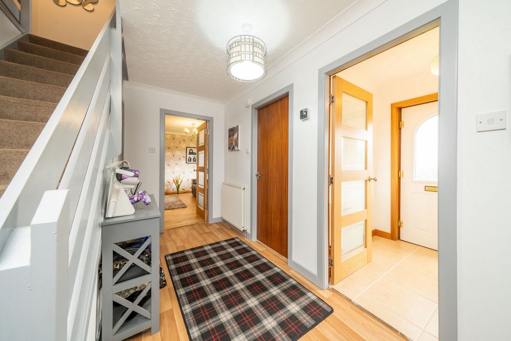 Property photo 2 of 34 Photo 9