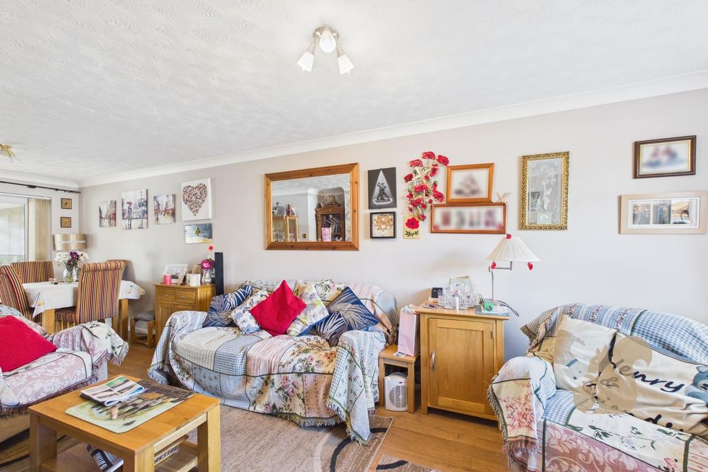 Property photo 2 of 21 Cam03877G0-Pr0322-Still017.Jpg